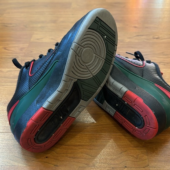 Air Jordan nike retro low style boys sneakers. - Picture 8 of 11